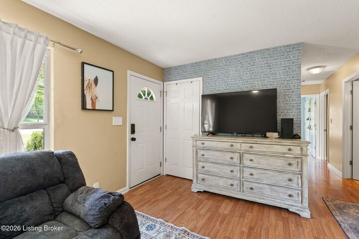 Property Photo: 512 Maplecrest Dr KY 40031