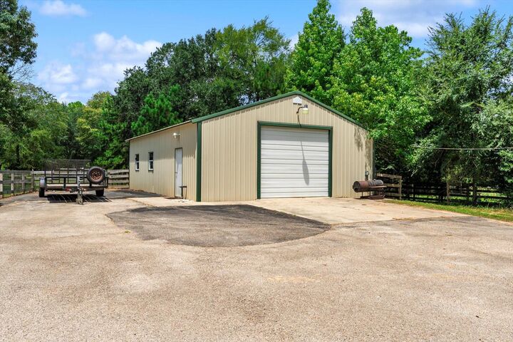 Property Photo: 22 Wellesly Court TX 77355