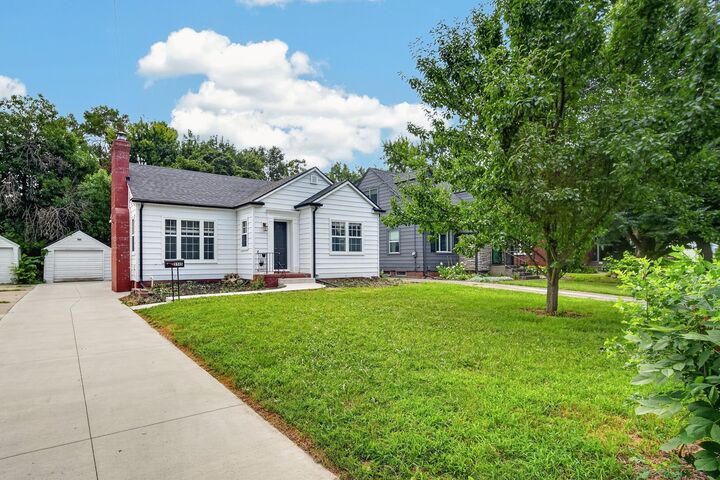 Property Photo:  2515 45th Street  IA 50310 