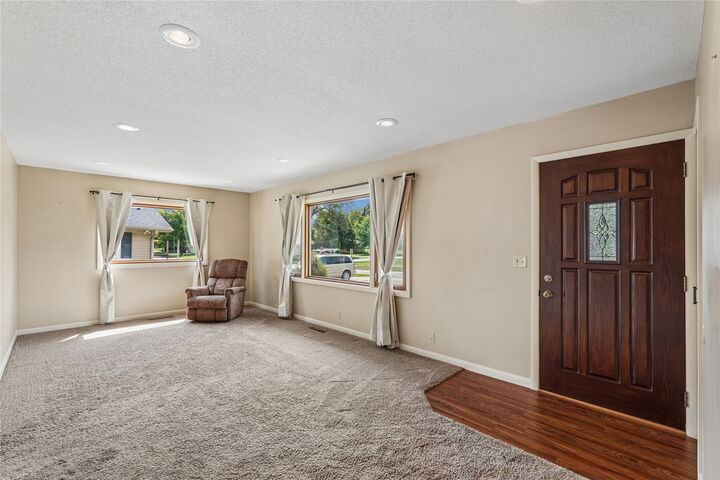 Property Photo:  404 Columbus Street  IA 50219 