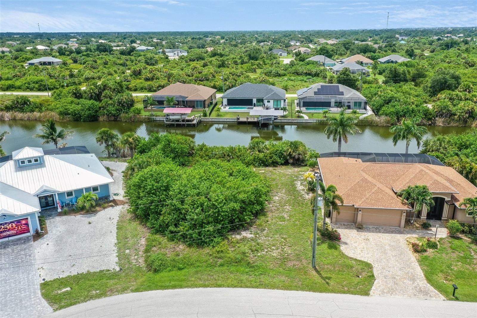 Property Photo:  14278 Maysville Circle  FL 33981 