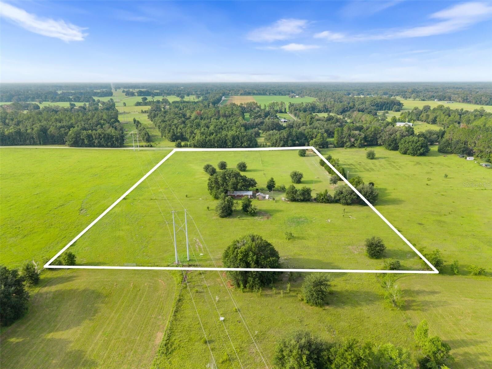 Property Photo:  6690 SE 47th Place  FL 32693 