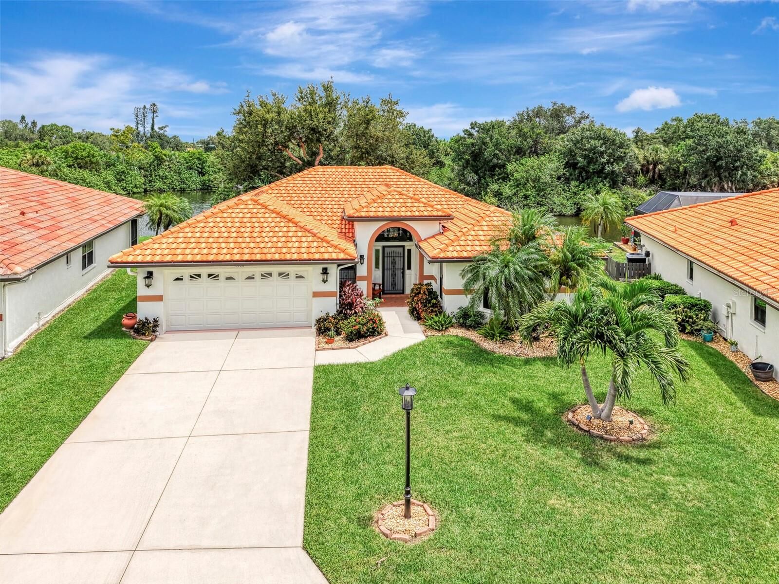 Property Photo:  1934 Cove Pointe Drive  FL 34293 