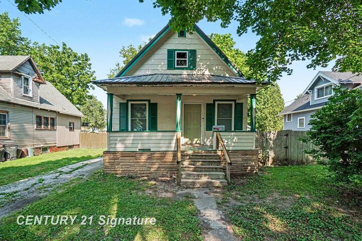 Property Photo: 2414 Benjamin Street MI 48602