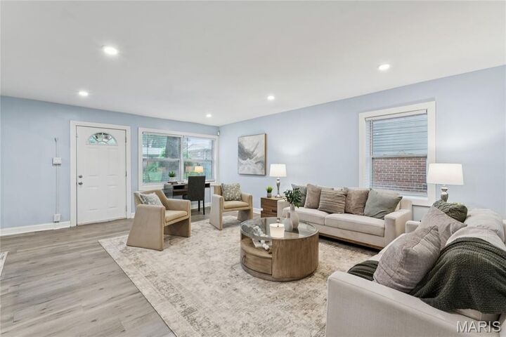 Property Photo:  1501 Stockard Avenue  MO 63117 
