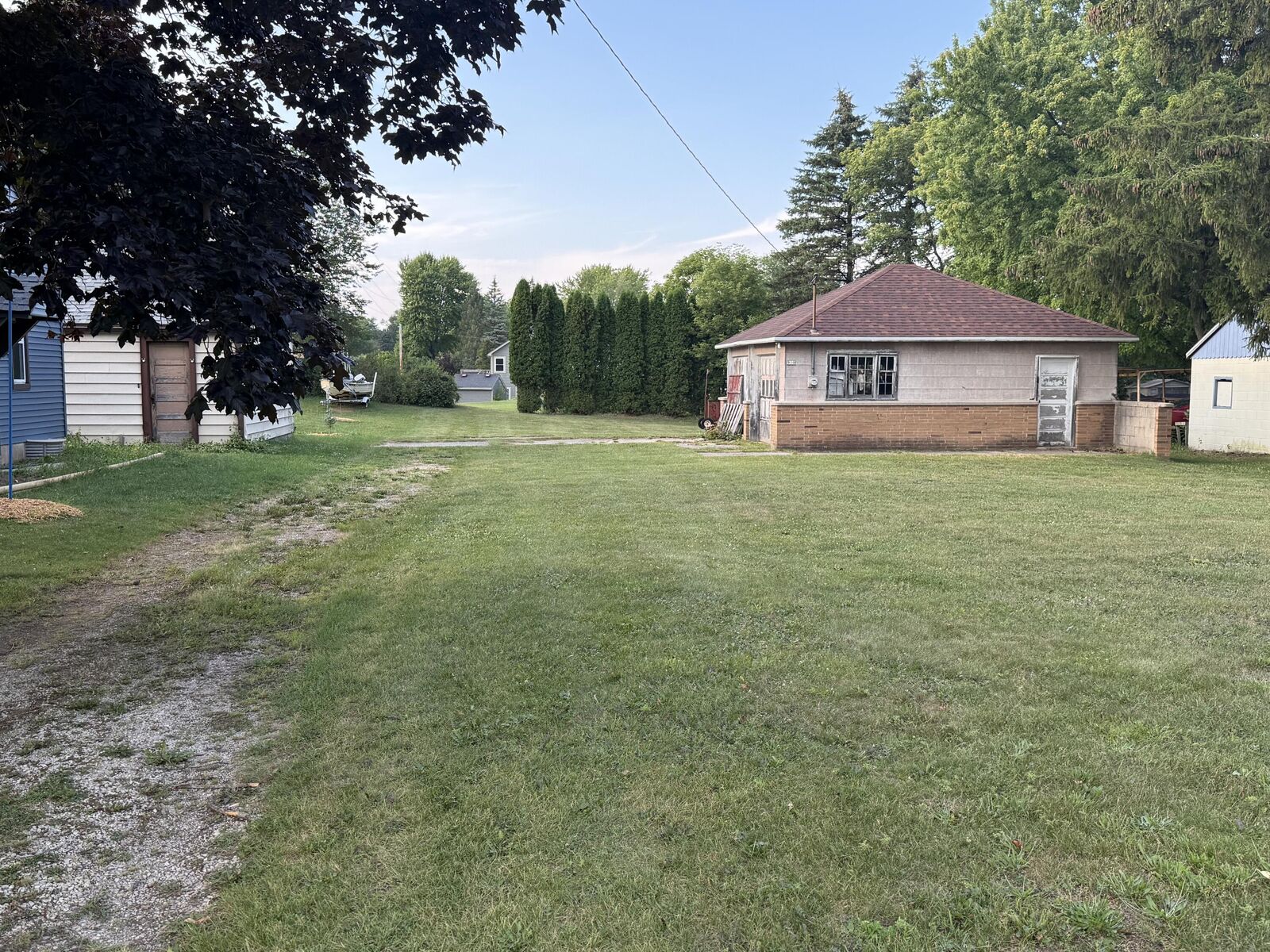 Property Photo:  910 Fredonia Ave  WI 53021 