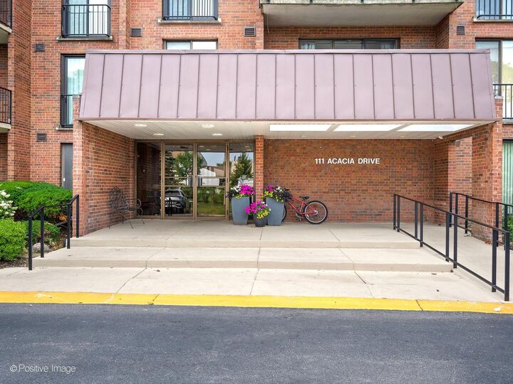 Property Photo:  111 Acacia Drive 607  IL 60525 