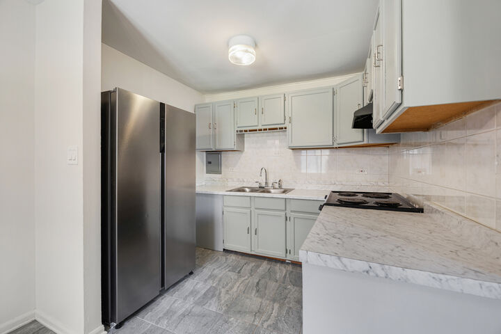 Property Photo: 2308 Algonquin Road 7 IL 60008