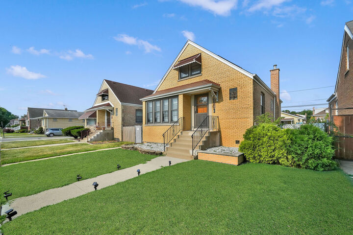 Property Photo: 6452 S Knox Avenue IL 60629