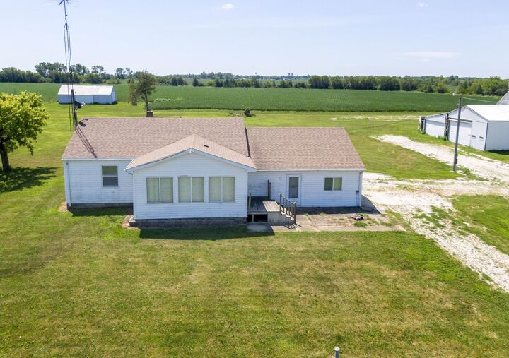 Property Photo:  1067 E 3100 North Road  IL 60927 