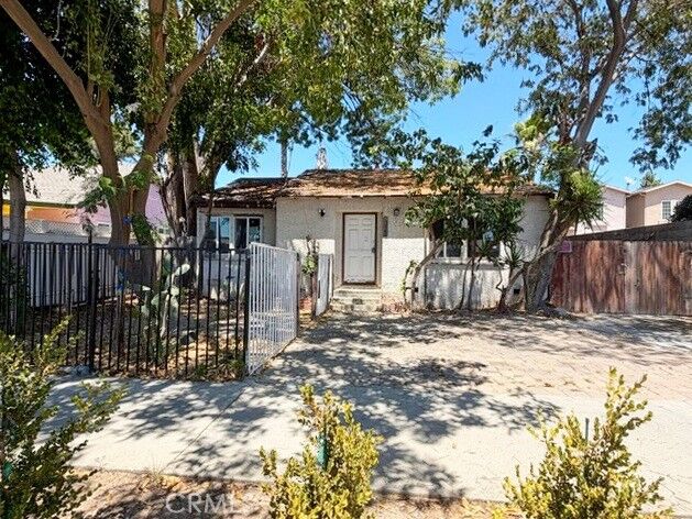 Property Photo: 15741 Wyandotte Street CA 91406