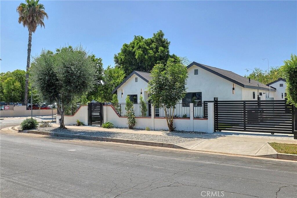 Property Photo: 18536 Sunburst CA 91324