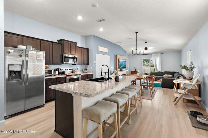 Property Photo: 8148 Meadow Walk Lane FL 32256