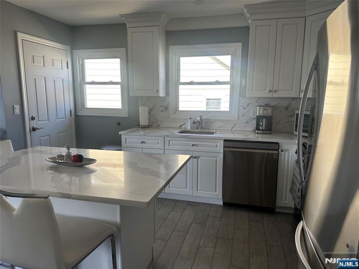 Property Photo:  9006 Palisade Plaza 2nd + Ground  NJ 07047 