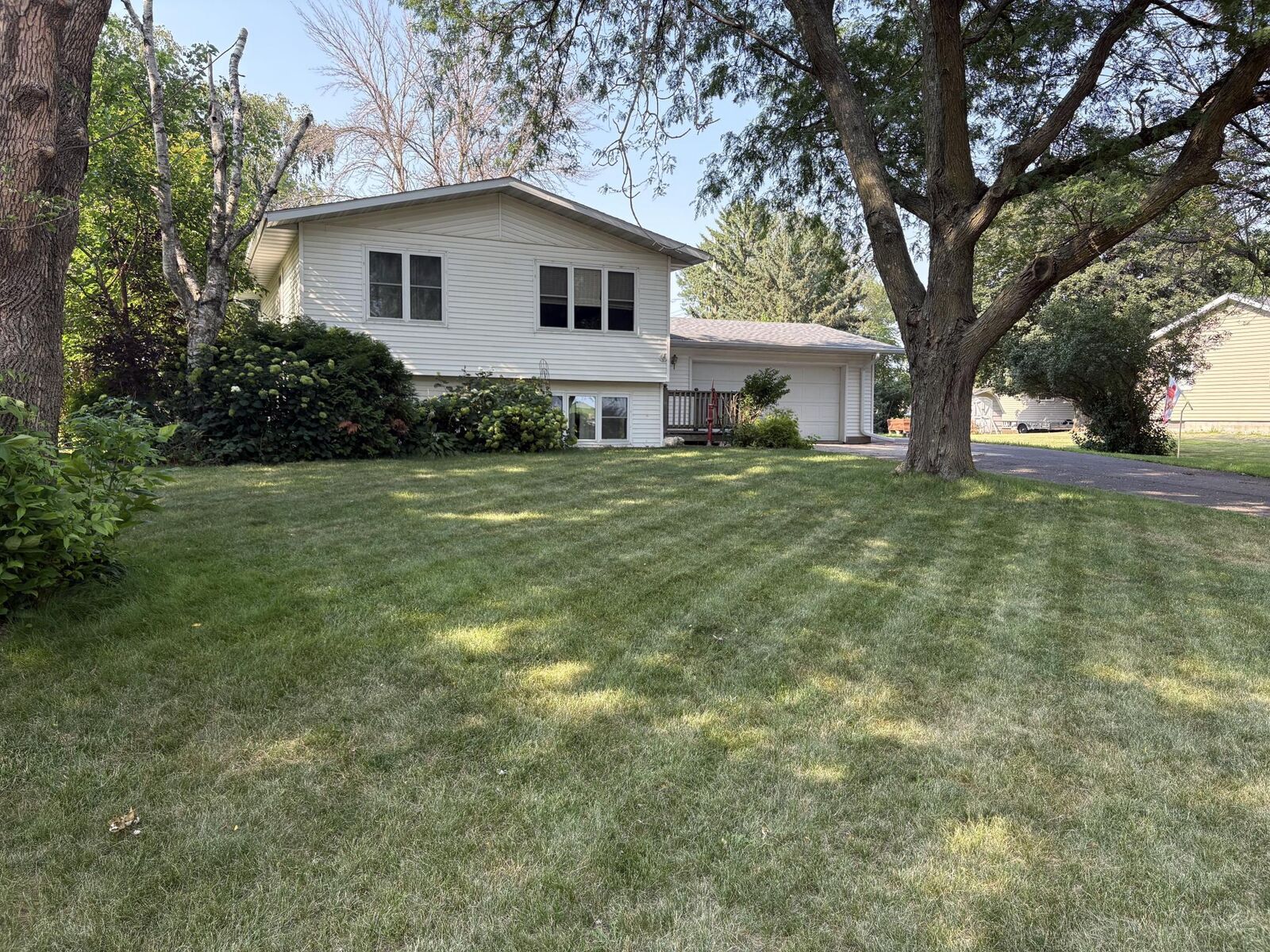 Property Photo:  406 Noland Avenue  MN 56043 