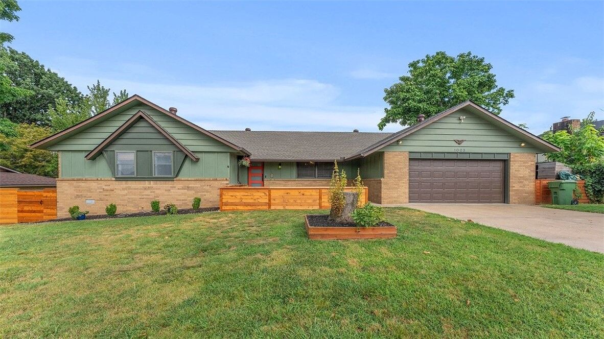 Property Photo:  1003 S 12th Street  AR 72756 