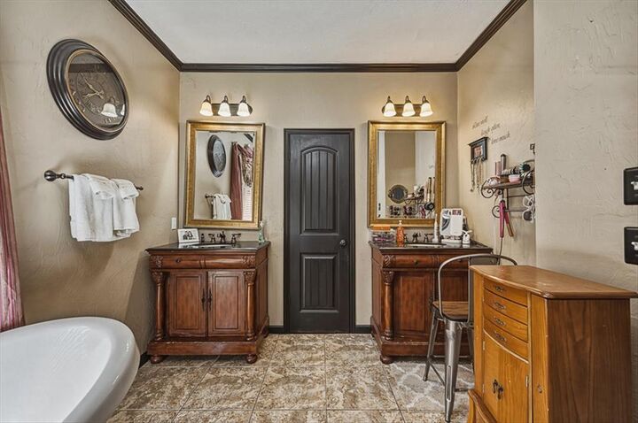 Property Photo: 19704 Harness Court OK 73012
