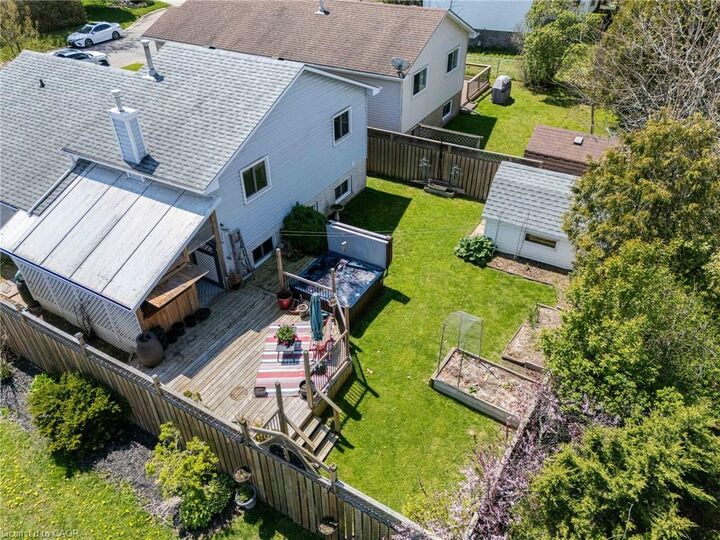 Property Photo: 2 Hampton Court ON N0A 1N4