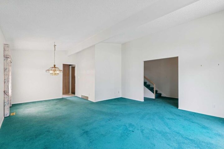 Property Photo:  567 Parkridge Drive SE  AB T2J 5C5 