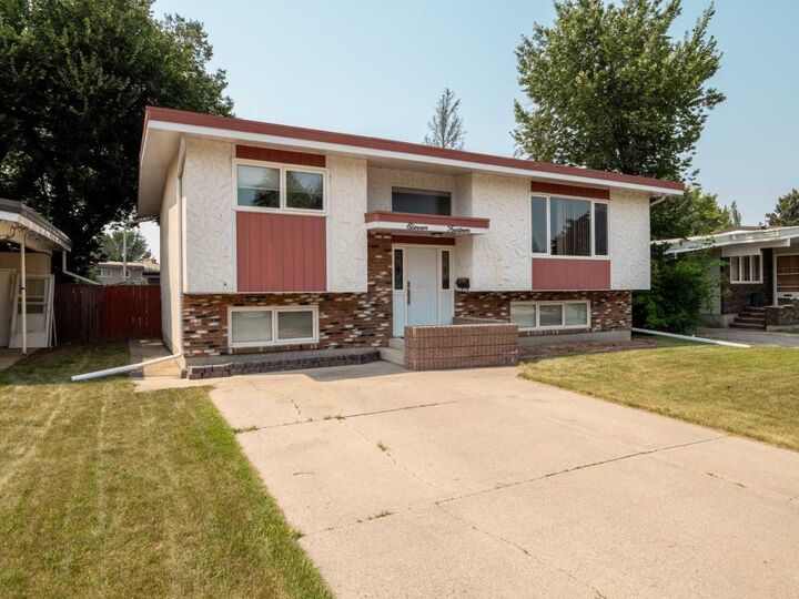 Property Photo: 1114 Great Lakes Road S AB T1K 3N6