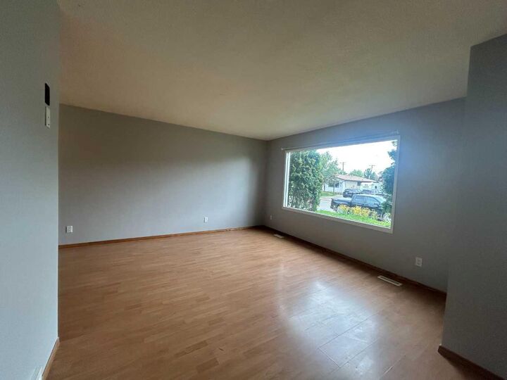 Property Photo: 9343 112A Avenue AB T8V 1W2