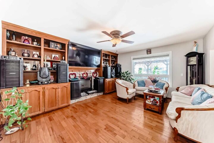 Property Photo: 49 Applewood Court SE AB T2A 7P7