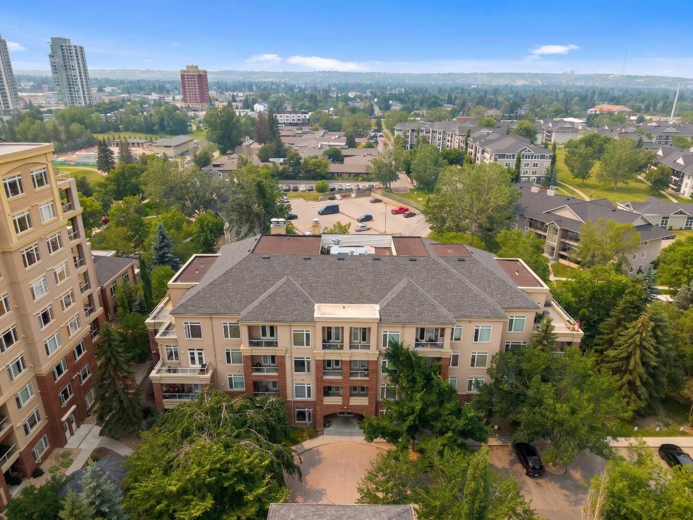 Property Photo: 24 Hemlock Crescent SW 4203 AB T3C 2Z1