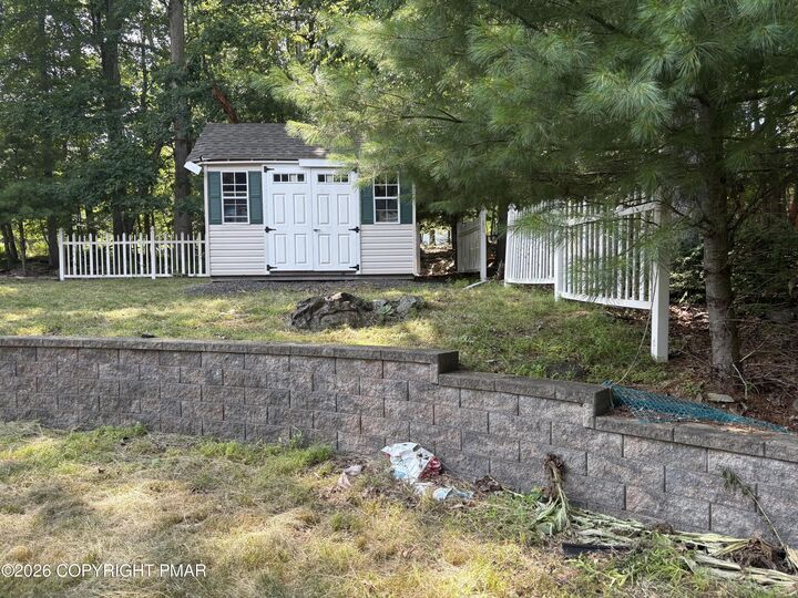 Property Photo:  174 Pasquin Drive  PA 18301 
