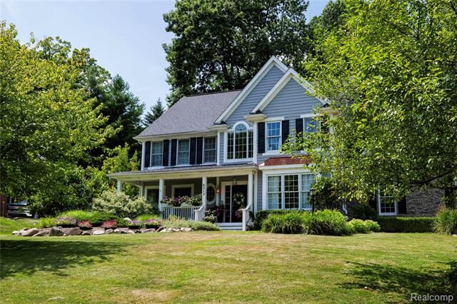 Property Photo:  6517 Southampton Drive  MI 48346 