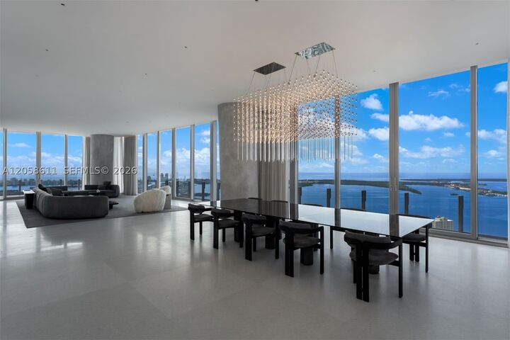 Property Photo: 300 Biscayne Boulevard Way 5801C FL 33131