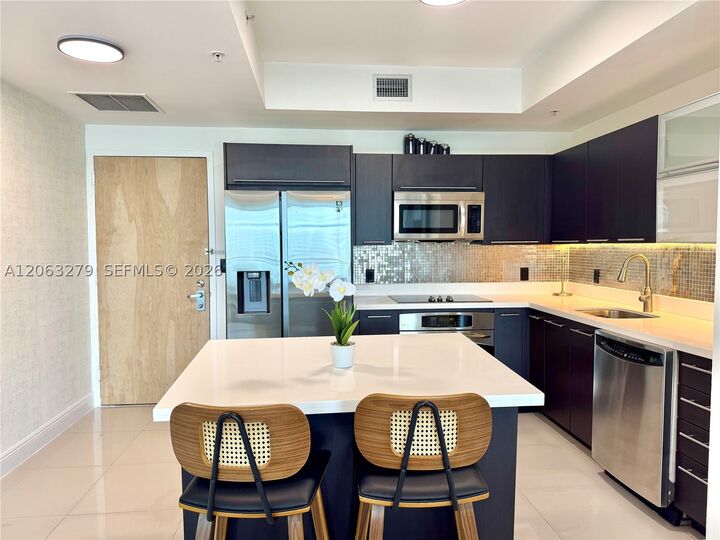 Property Photo: 90 SW 3rd St 3902 FL 33130