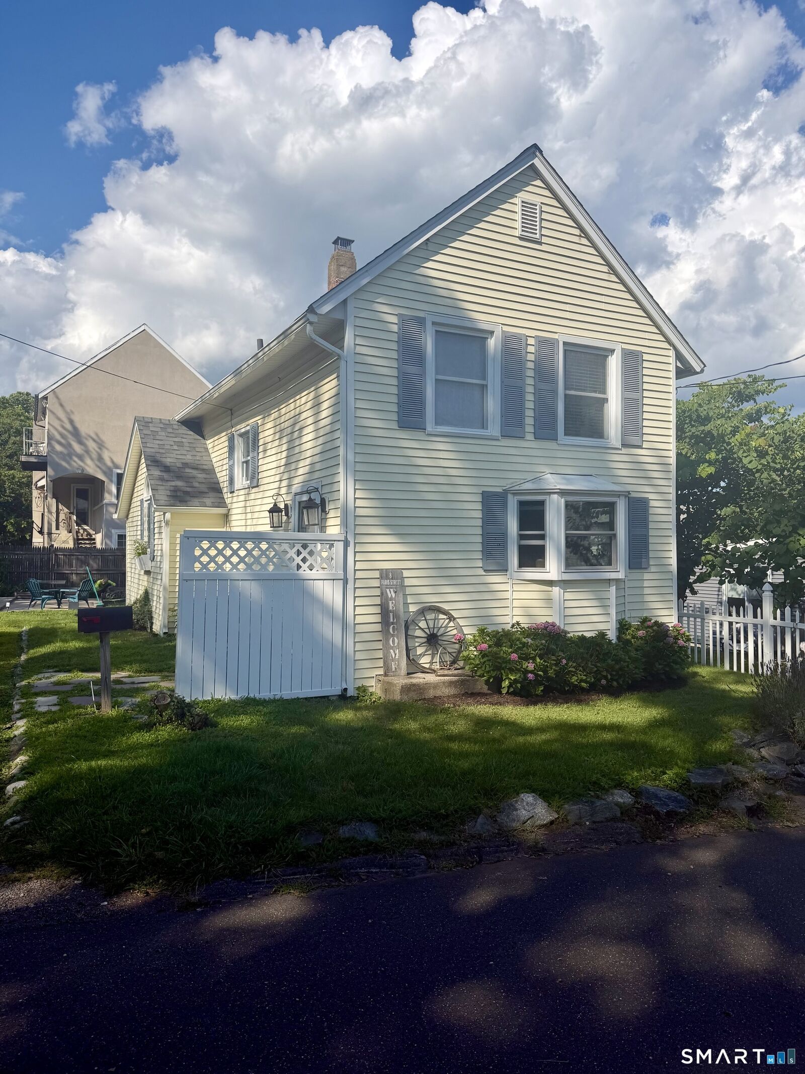 Property Photo: 8 Paris Street CT 06460
