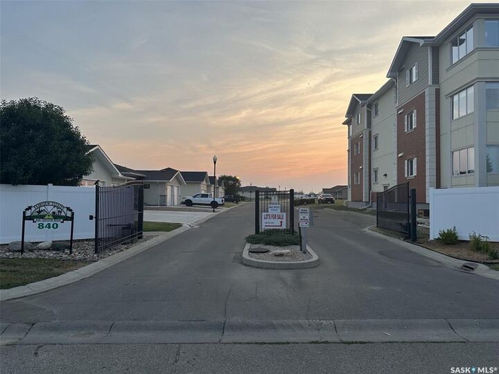 Property Photo: 840 Chester Road 16 SK S6J 0A8