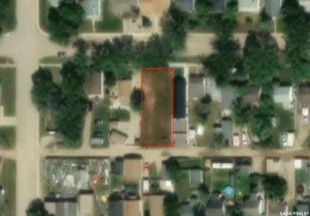 Property Photo:  729 Hochelaga Street E  SK S6H 0P9 