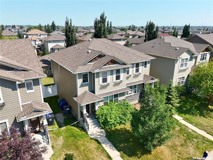 Property Photo: 924 Stonebridge Common SK S7T 0N2