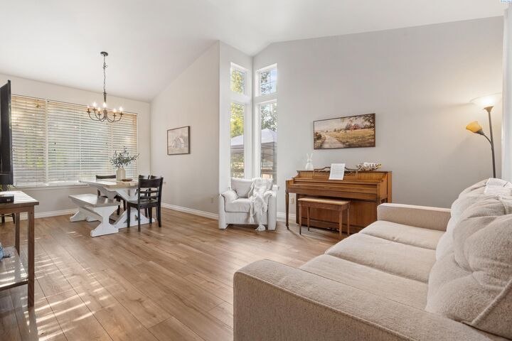 Property Photo: 1155 Viewmont Court WA 99352