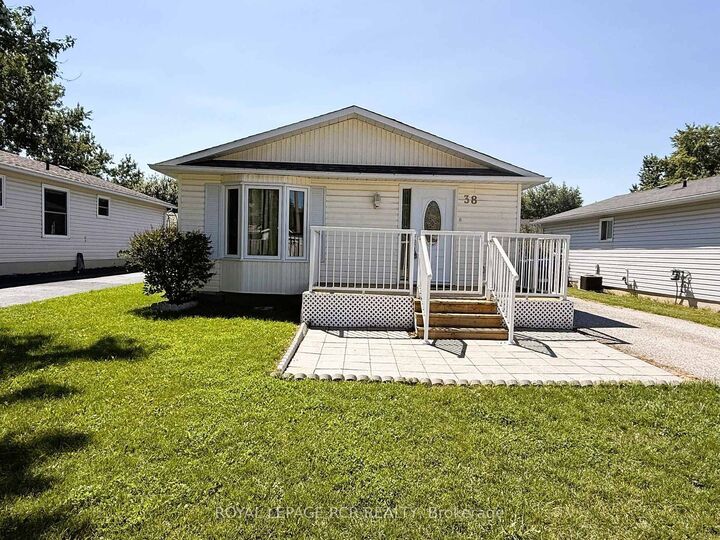 38 Royal Oak Drive — photo 1