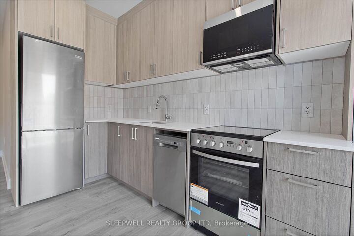 Property Photo:  370 Cambridge Street N 303  ON K1R 7B7 