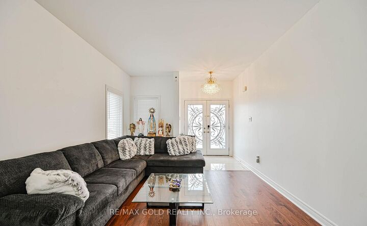 Property Photo: 7 Bellotti Crescent ON L1Z 0M2