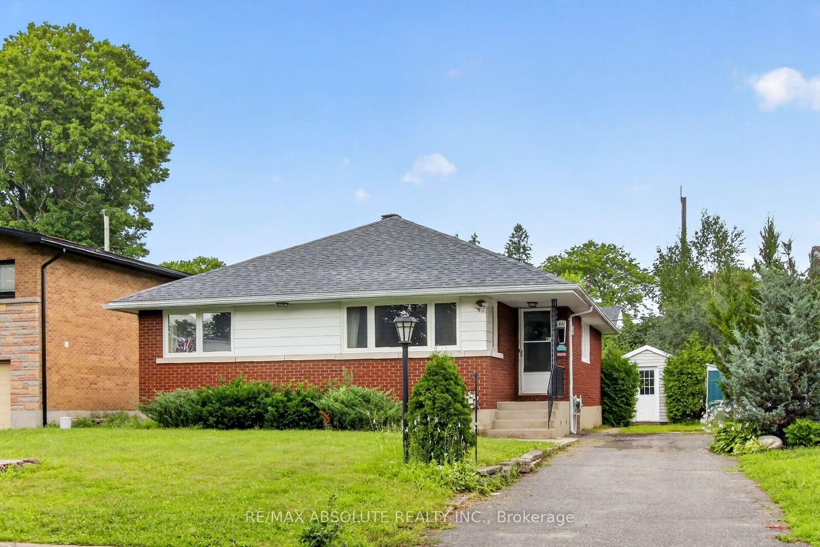 Property Photo:  511 Penhill Avenue  ON K1G 0V5 