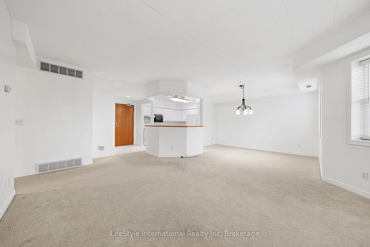 Property Photo: 208 Silvercreek Parkway N 205 ON N1H 8H2