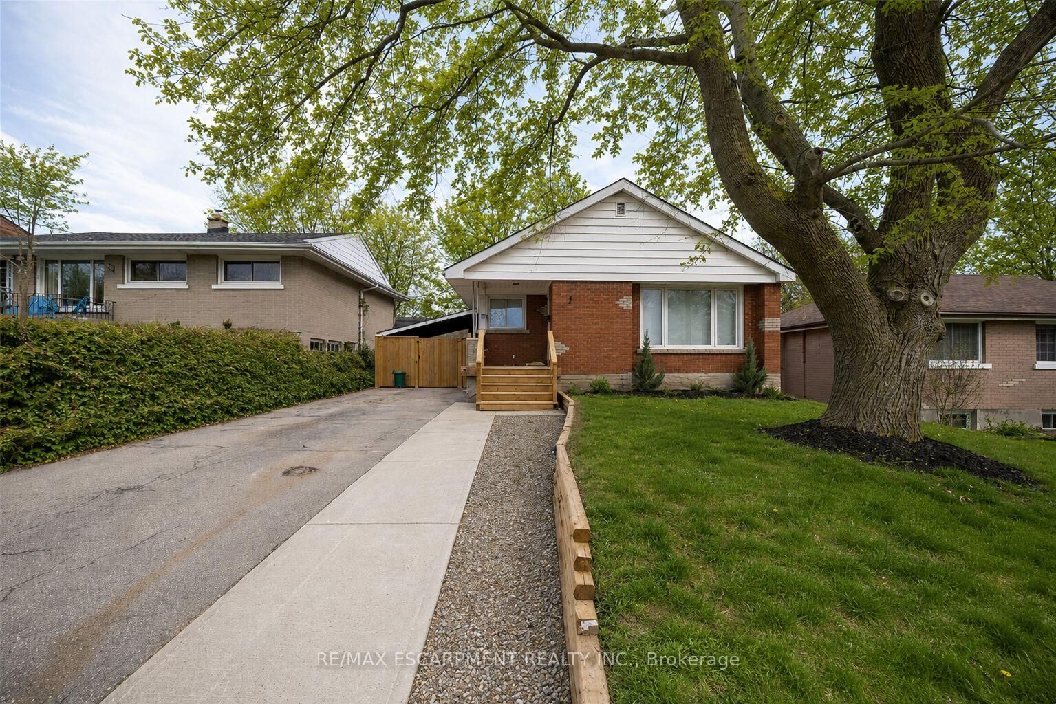 Property Photo:  76 Glenview Avenue Upper  ON N1R 2W2 