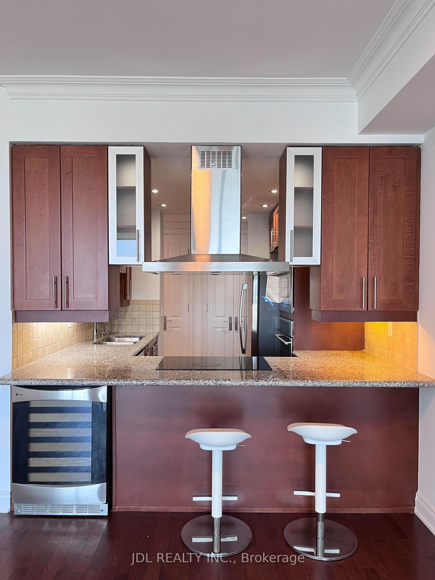 Property Photo:  761 Bay Street 4403  ON M5G 2R2 