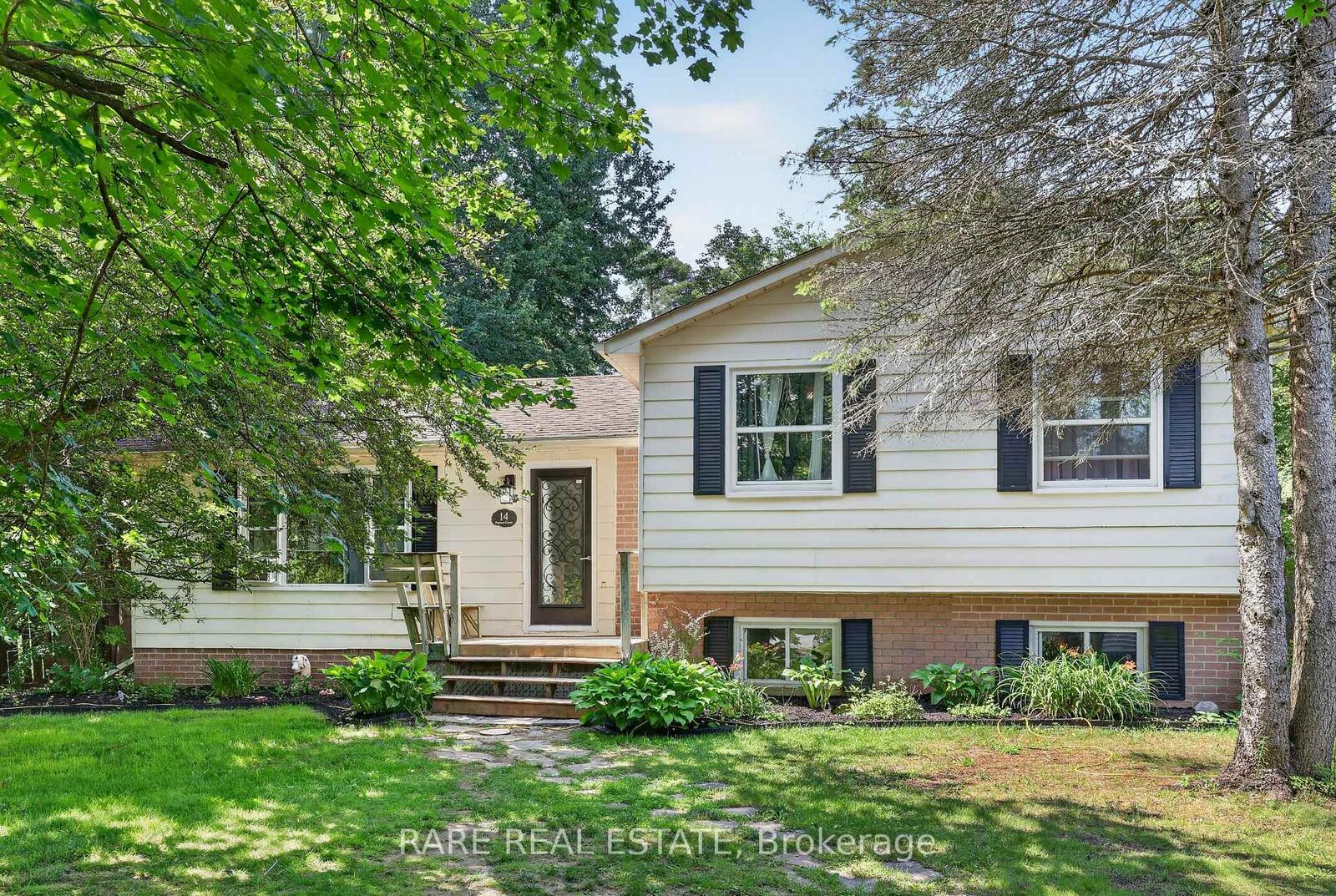 Property Photo:  14 Pineway Court  ON L0M 1N0 