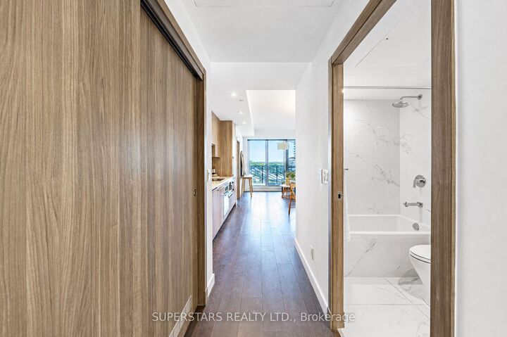 Property Photo: 27 McMahon Drive 810 ON M2K 0J2