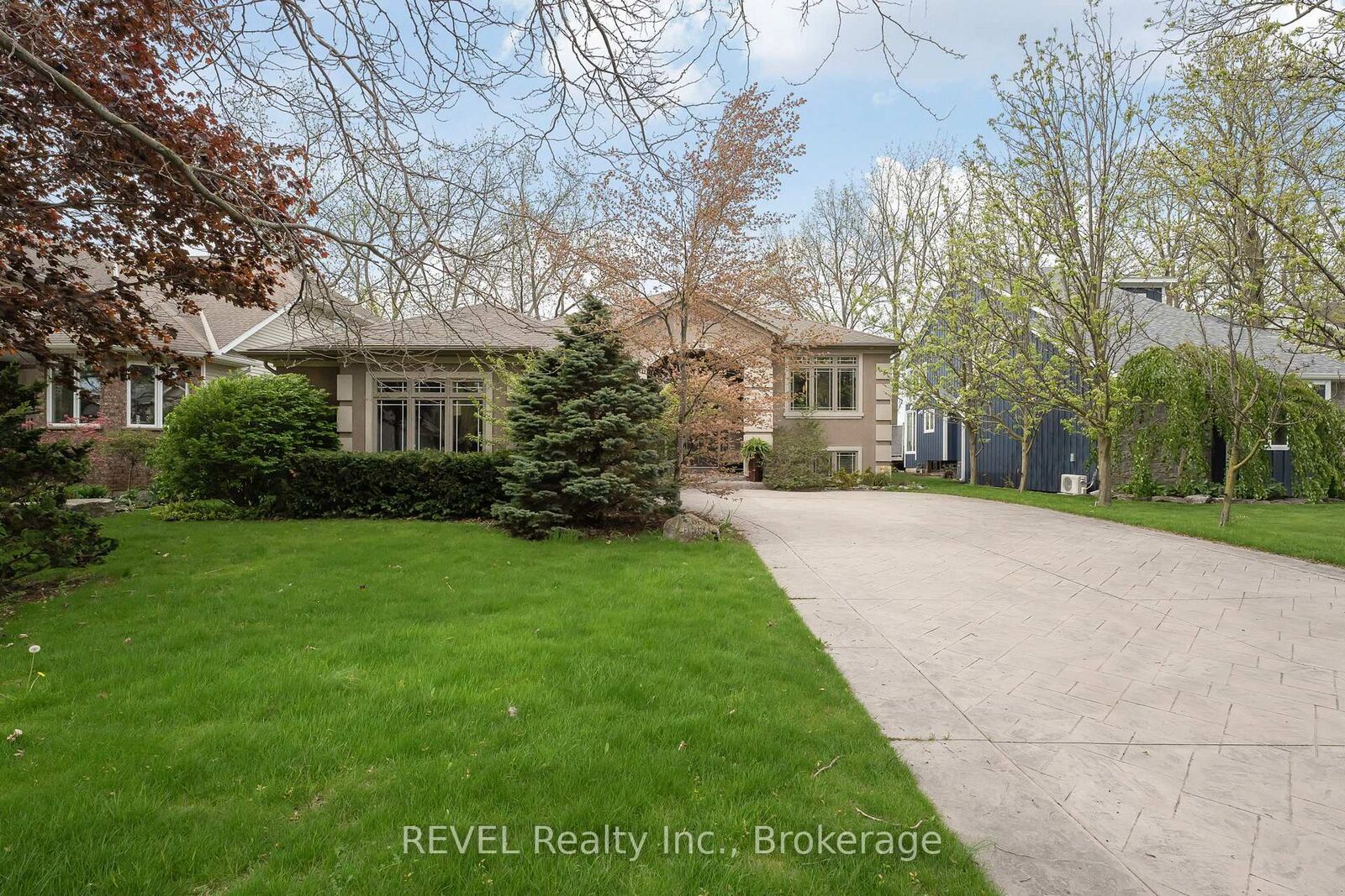 Property Photo: 661 Clarence Street ON L3K 6B8