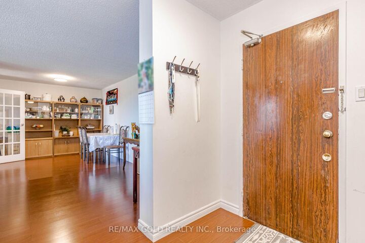 Property Photo: 17 Knightsbridge Road 905 ON L6T 3X9