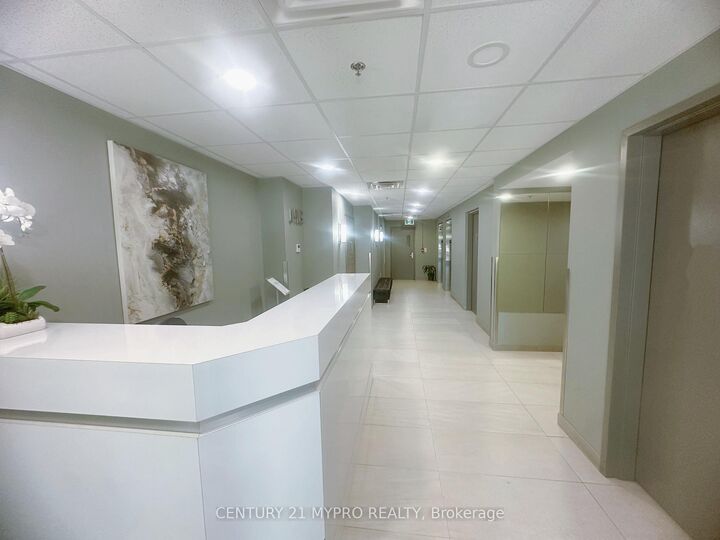 Property Photo:  321 Spruce Street 801  ON N2L 0G4 