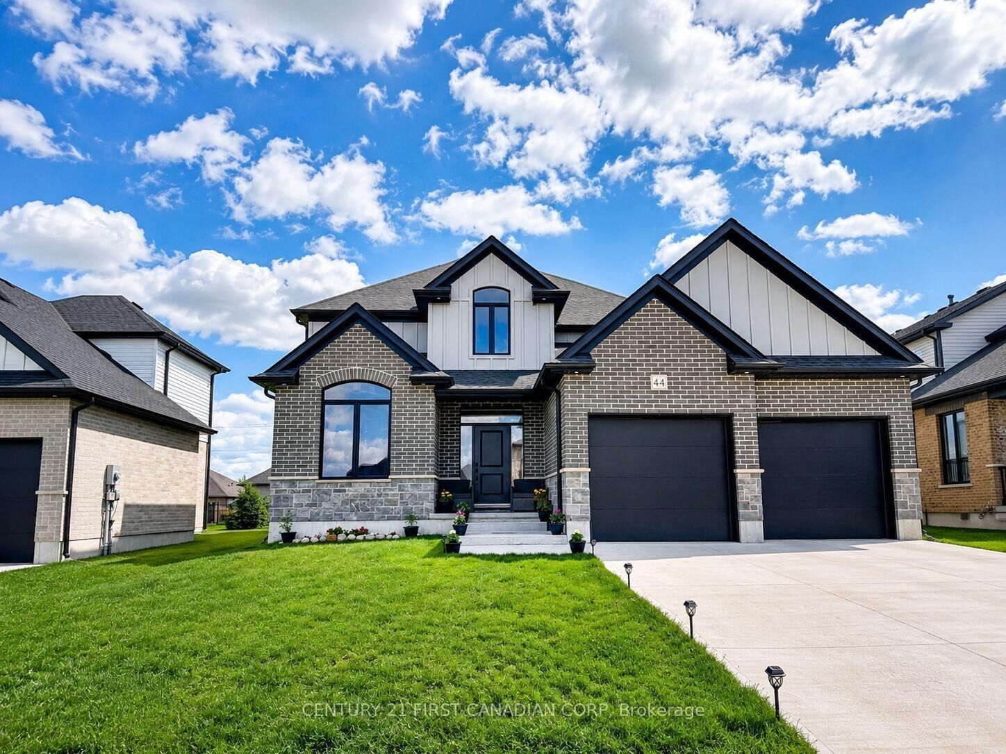 Property Photo: 44 Kelly Drive ON N0M 2M0