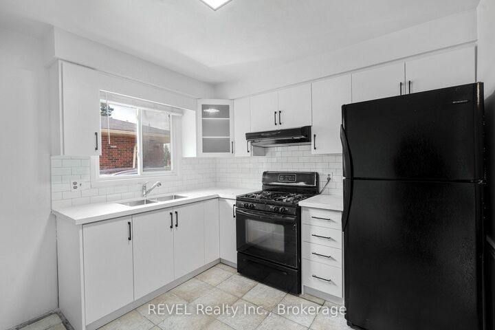 Property Photo: 552 First Avenue ON L3C 1Z3